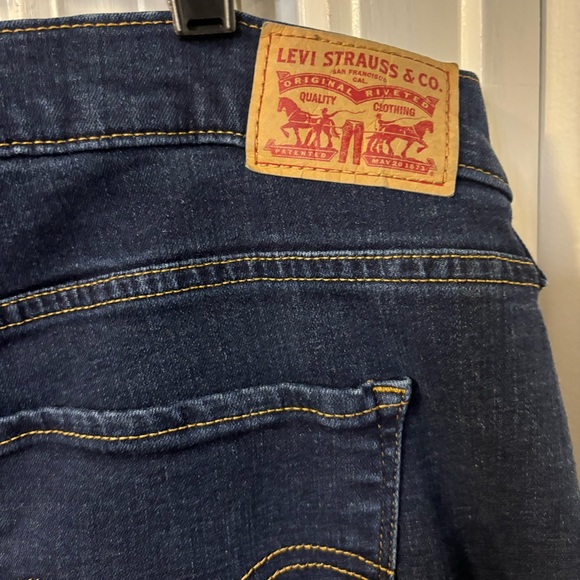 Levi's  Women’s Classic Straight Stretch Indigo Denim Jeans Size 22 W - Picture 3 of 11